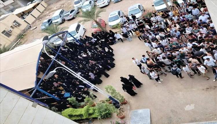 طلاب جامعة العلوم والتكنولوجيا بعدن ينفذون إضرابًا احتجاجًا على ا..