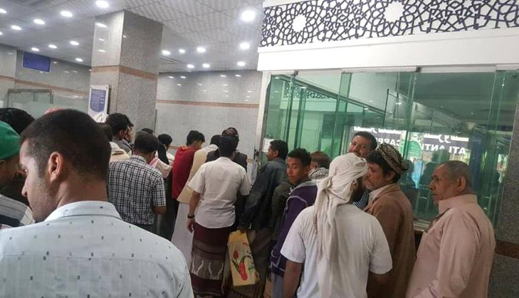 في زمن توقف المرتبات...محافظ شبوة يعتمد صرف راتب شهري للمعلمين من إيرادات المحافظة