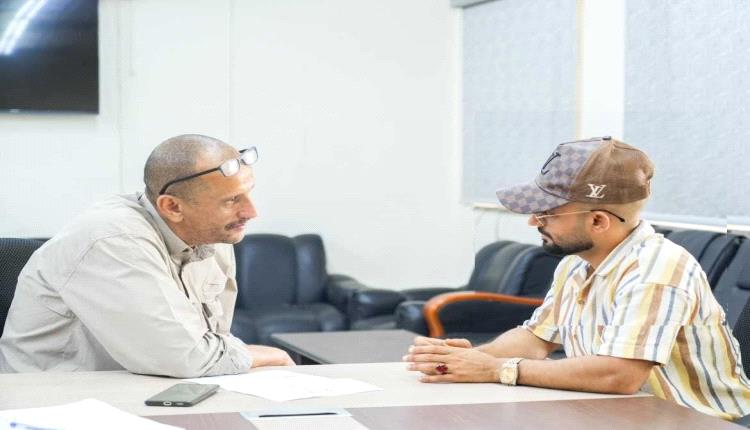 مدير صيرة يناقش مع مدير مؤسسة المياه بعدن وضع إمدادات المياه في المديرية
