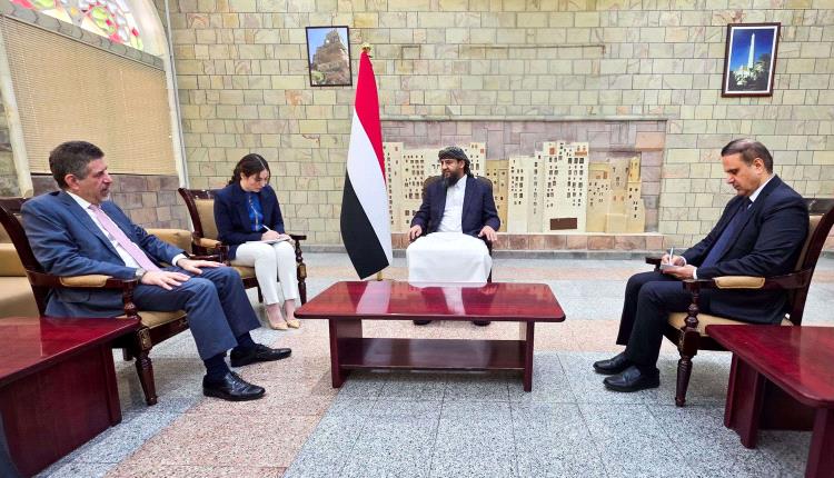 المحرّمي يلتقي سفير الولايات المتحدة ويؤكد أهمية الدعم الأمريكي للإصلاحات الاقتصادية ومكـ.ـافحة الإرهـ.ـاب
