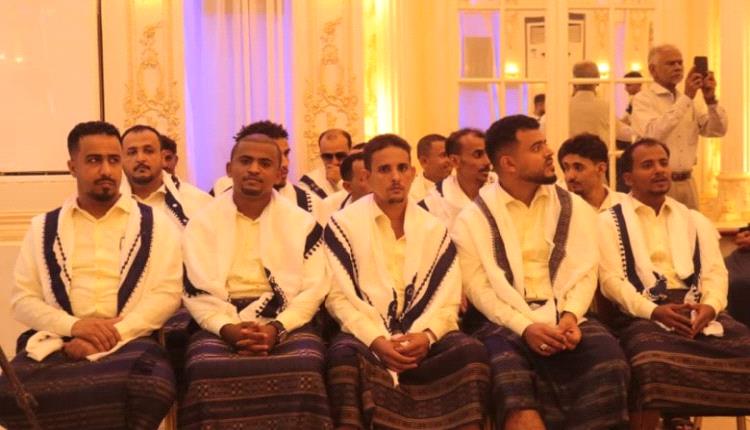 عدن تحتفي بالزواج الجماعي السابع لـ80 عريساً وعروساً