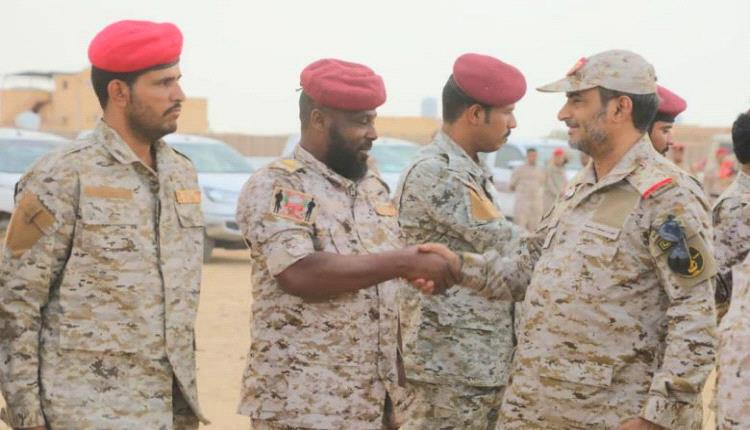 رئيس الأركان يتفقد جاهزية الفرقة الثانية من قوات درع الوطن بحضرموت 