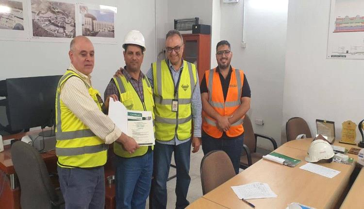 شركة "دكرا" العالمية تكرم المهندس الجنوبي أمين الشعيبي لتميزه في مشروع توسعة الحرم المكي