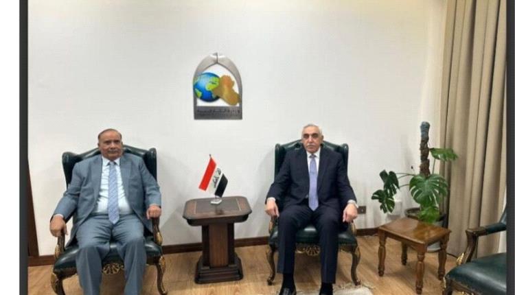 سفير اليمن في العراق يبحث تعزيز العلاقات ودعم اليمنيين المقيمين