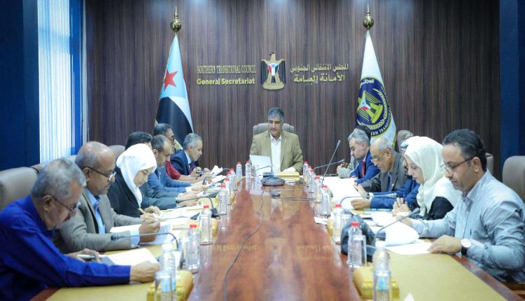 الأمانة العامة تناقش تقرير المشهد السياسي وتدين الحملات التي تستهدف الكوادر الإعلامية الجنوبية
