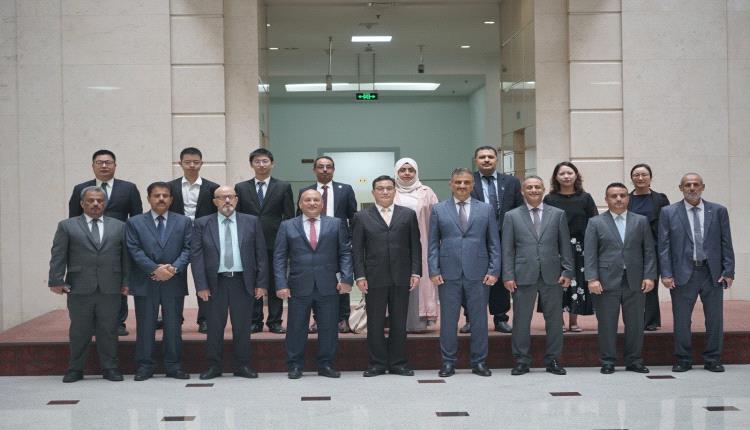 الوفد الحكومي يطلع على تجربة المدرسة الحزبية لبلدية شنغهاي في الإدارة والتطوير المؤسسي