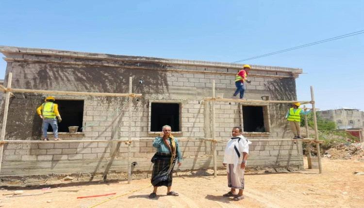مدير عام عتق يتفقد مشاريع خدمية ويدشن العمل في مبنى الإصدار الآلي