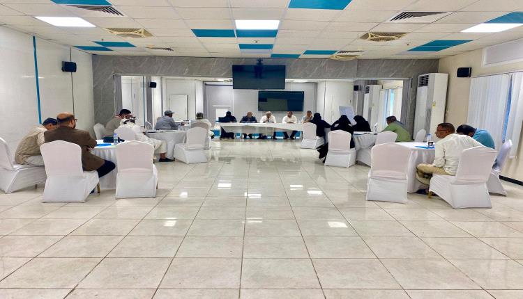 اللجنة الاستشارية بحضرموت تناقش مشكلات نقص المياه وإمداداته وتطلع على أوضاع قطاع الزراعة