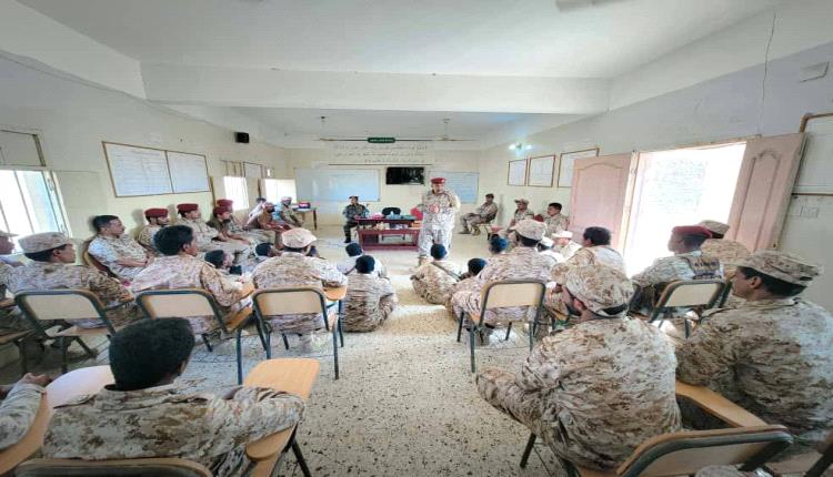 لواء الريان ينظم محاضرة تدريبية متخصصة حول الألـ.ـغام والعـ.ـبوات النـ.ـاسفة والتحصينات الدفاعـ.ـية في المكلا
