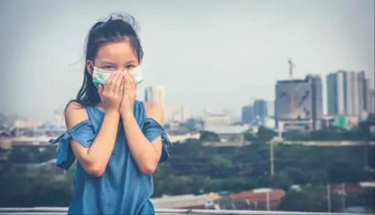 كيف يؤثر تلوث الهواء في بصر الأطفال؟