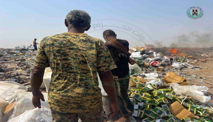 قوات الحزام الأمني تتلف كميات كبيرة من الأشرطة المخدرة والمبيدات والسجائر المهربة