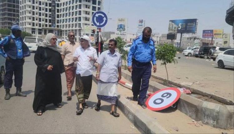 بدء تركيب اللوحات الإرشادية المرورية بشوارع المنصورة لتعزيز السلامة المرورية