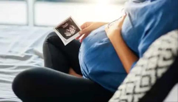 دراسة تكشف صلة بين ضغوط الحمل وقلق البالغين
