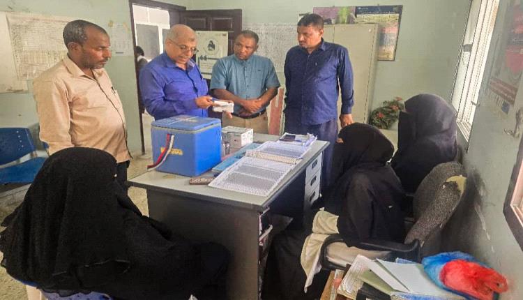 نائب مدير الصحة بساحل حضرموت يتفقد سير حملة التحصين في بروم ميفع