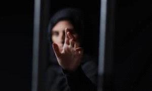 تركت وصية صادمة .. طفلة تنتـ.ـحر بعد اغتصاب وابتزاز مروّع على يد قيادي كبير في هذه المحافظة!
