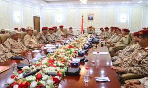 وزير الدفاع يؤكد جاهزية الجيش لمواجهة الحوثيـ.ـين