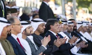 محمد بن زايد والرئيس فوتشيتش يشهدان العرض العسـ.ـكري بمناسبة يوم الوحدة الصربي
