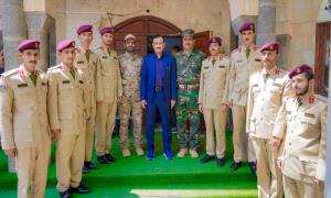 محافظ شبوة يستقبل خريجي كلية زايد للعلوم العسكرية