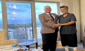 سفير اليمن في تركيا يزور النائب شوقي القاضي بعد نجاح عملية قلب مفتوح
 