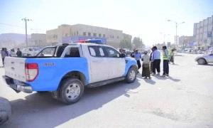 أمن تريم يضبط متهمَين في قضيتي سرقة سيارة ومقتنيات أثرية