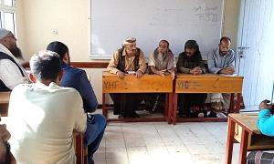 اجتماع موسع لمناقشة العملية التعليمية في مدرسة الشهيد محسن علوي بيافع سرار