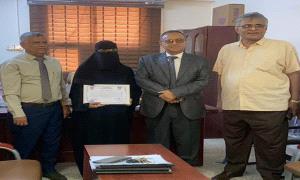 جامعة عدن تكرم الطالبة إيمان رياض لفوزها بجائزة دولية في مهرجان الإعلام بجامعة 6 أكتوبر