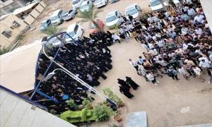 طلاب جامعة العلوم والتكنولوجيا بعدن ينفذون إضرابًا احتجاجًا على ارتفاع الرسوم