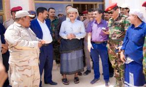 محافظ شبوة: مطار عتق ركيزة لدفع عجلة التنمية