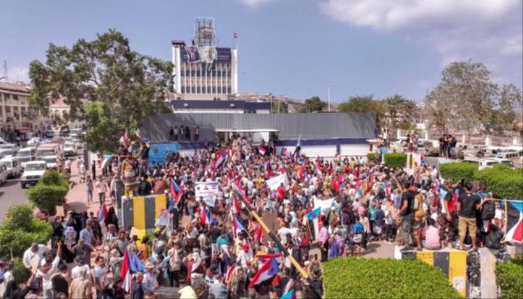 عدن تكسر أقفال التهميش.. انتفاضة لفتح مقار الانتقالي واستعادة السيادة السياسية