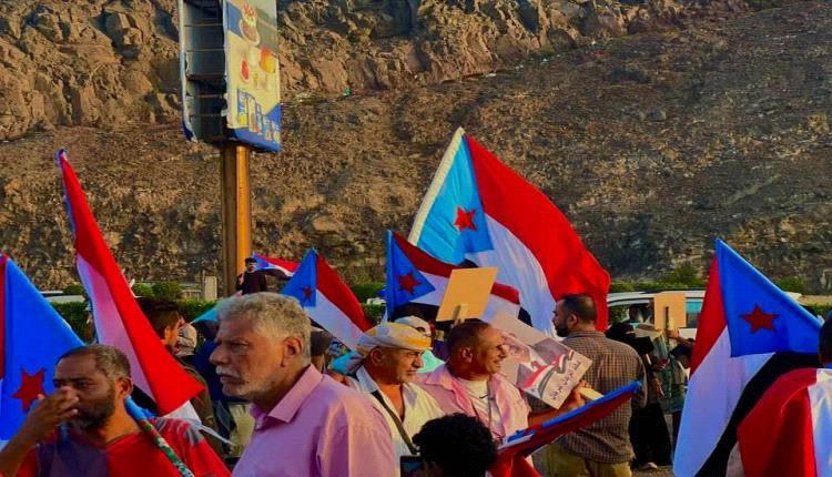 اليافعي :يدعو لتجاهل الاستفزازات ويحذّر من فخ "بالونات التفاعل"

