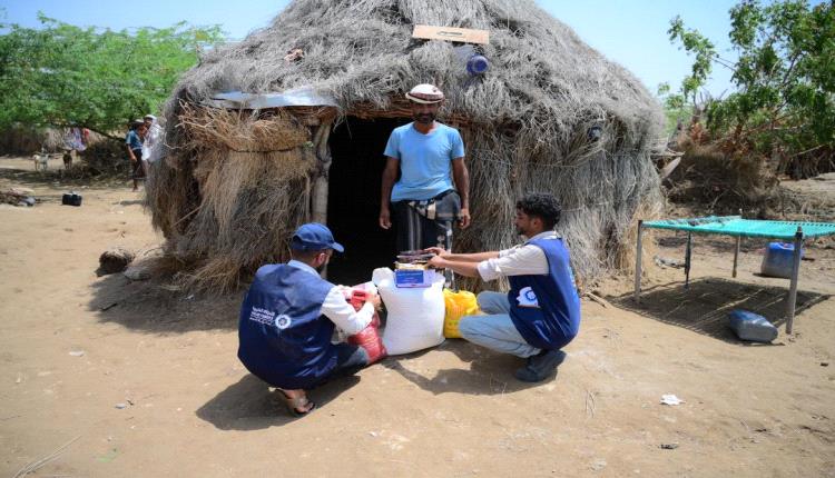 بدعم كويتي.. تدشين توزيع 400 سلة غذائية من تعز إلى المخا لإغاثة المتضررين من السيول