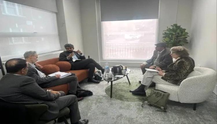 في لقاء مع صحفيين بريطانيين .. البيض يستعرض آخر التطورات في الجنوب