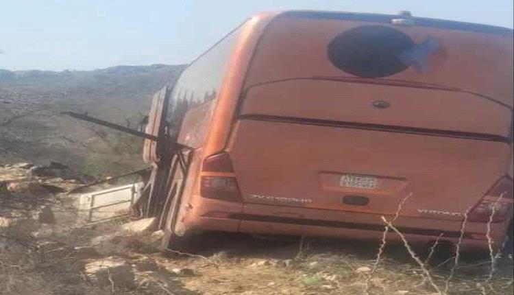 حادث مروري لحافلة معتمرين في أبين 

