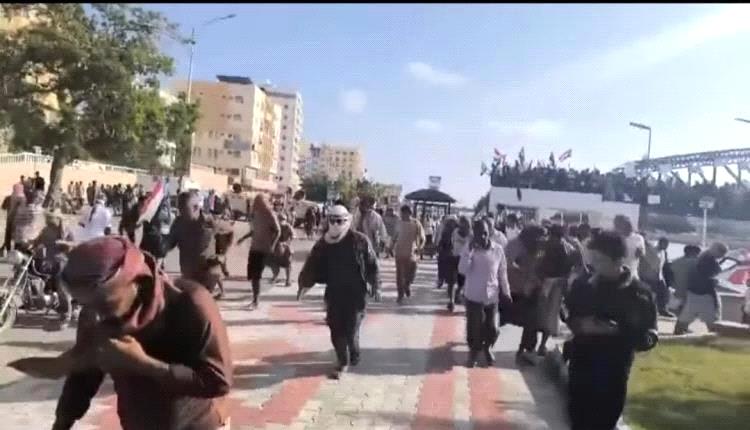 يحدث الان : إطلاق نار لتفريق مشاركين في تظاهرة الانتقالي الجنوبي في المكلا