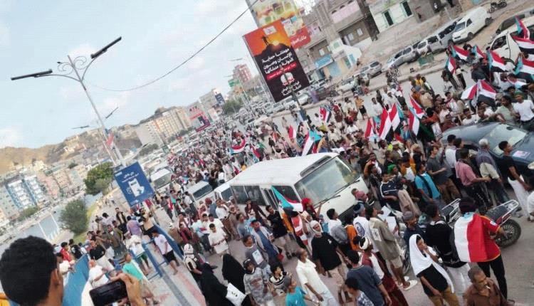 في تظاهرة حاشدة .. أبناء حضرموت يؤكدون ارتباط المحافظة بالمشروع الجنوبي ورفض تزييف إرادة أبنائها "صور"