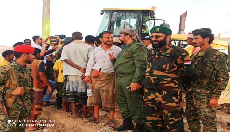 بتوجيهات العميد هاني السنيدي.. قوات الطوارئ بالأمن الوطني بأبين تؤمن تدشين مشروع صيانة طريق جعار–باتيس