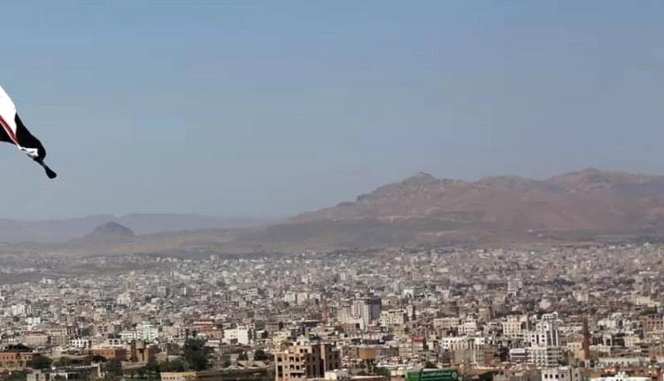 قيادي حو.ثي يحوّل حيًا سكنيًا في صنعاء إلى سوق قات