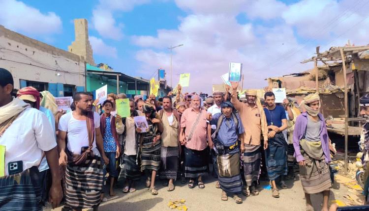 أحور تنتفض ضد "العشوائية".. اصطفاف مجتمعي واسع لدعم مطالب الشباب بتأمين السوق ومنع السـ.ـلاح
