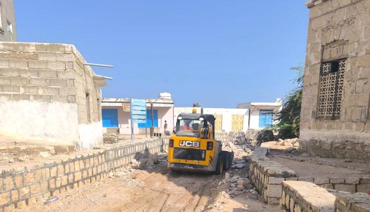 مناطق بروم ميفع تشهد استمرار حملة إزالة ورفع مخلفات الامطار والسيول