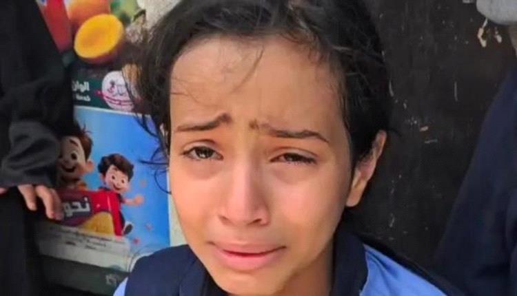 طفلة يمنية تروي مأساة مقـ,ـتل شقيقها برصـ,ـاص قـ,ـناص حـ,ـوثي أمام عينيها