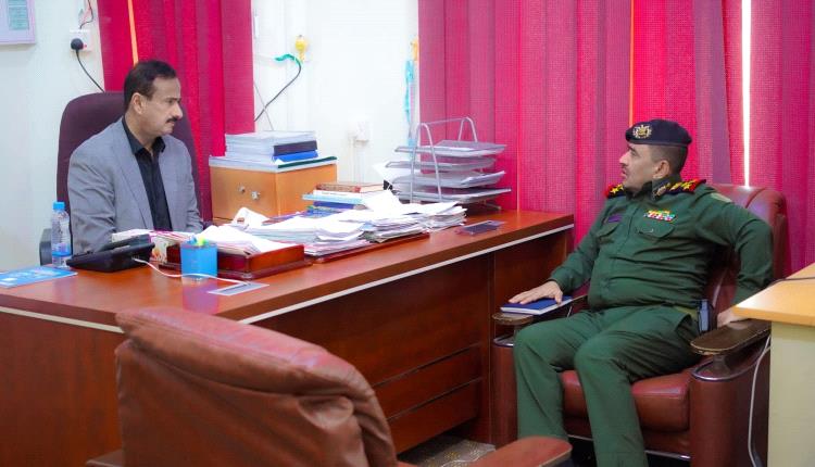 محافظ شبوة يطلع من مدير عام شرطة المحافظة على مستوى تنفيذ الحملة الأمنية لمنع حمل السـ.ـلاح ويؤكد على مضاعفة الجهود لتعزيز الاستقرار 