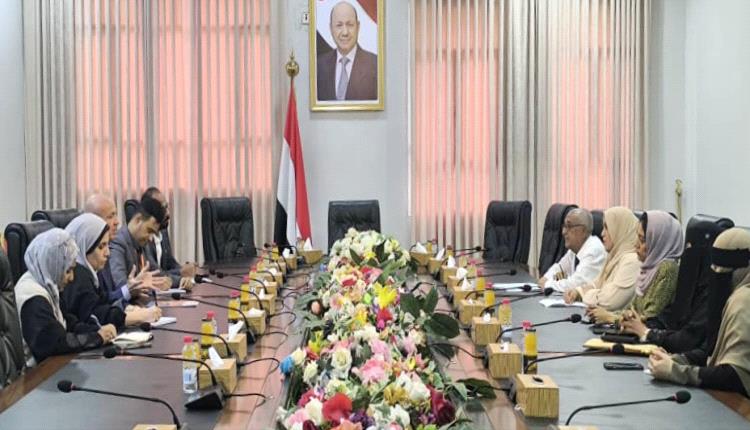 وزيرة شؤون المرأة تبحث مع المبعوث الأممي وصندوق الأمم المتحدة للسكان تعزيز تمكين المرأة وتوسيع مشاركتها