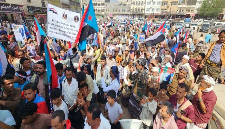 تلبية لدعوة المجلس الانتقالي.. مسيرة حاشدة في الحبيلين بردفان تضامناً مع أبناء حضرموت