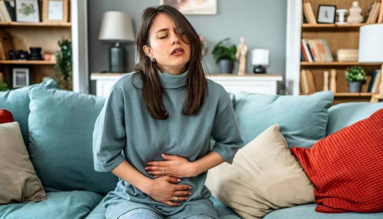 5 علاجات منزلية طبيعية لتهدئة آلام المعدة..