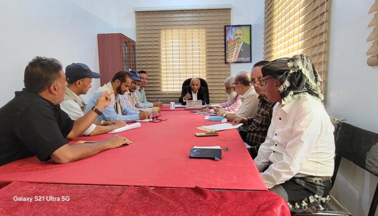 مدير عام الحصين يترأس اجتماع المكتب التنفيذي ويؤكد أهمية تعزيز الأداء وتحسين مستوى العمل المؤسسي