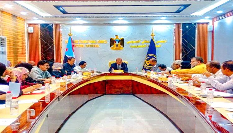 خلال اجتماع إدارية الجمعية الوطنية.. "البيض" يقدم إحاطة شاملة حول تحركات المجلس الخارجية