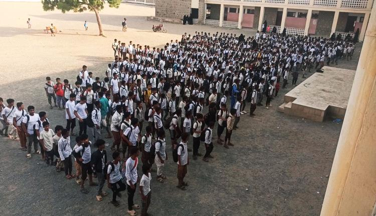 (كرتون) الملك سلمان يتسبب بإغلاق المدارس وتعطيل العملية التعليمية في أبين