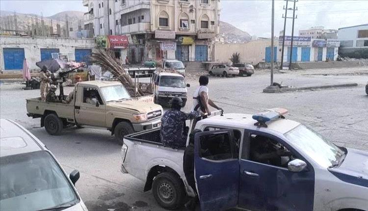 حملة أمنية واسعة بالمكلا لضبط مطلوبين ومكافحة إطلاق النار العشوائي

