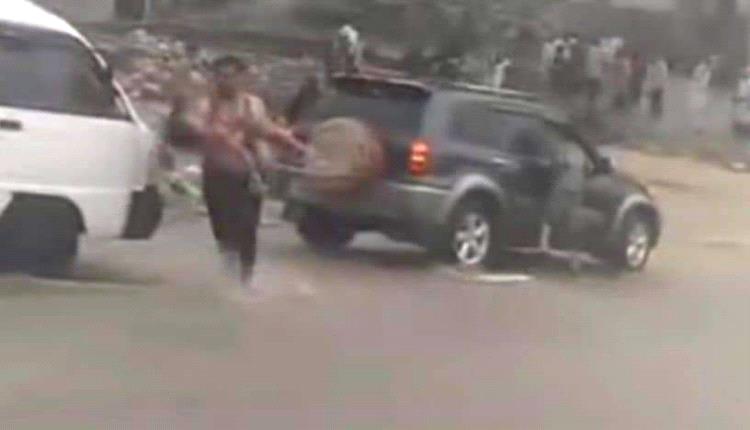 إنقاذ طفل من السيول في تعز بعد حادثة كادت تتحول إلى مأساة

