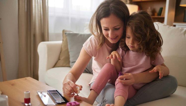 مستحضرات التجميل للأطفال.. مواد كيميائية مرعبة !
..